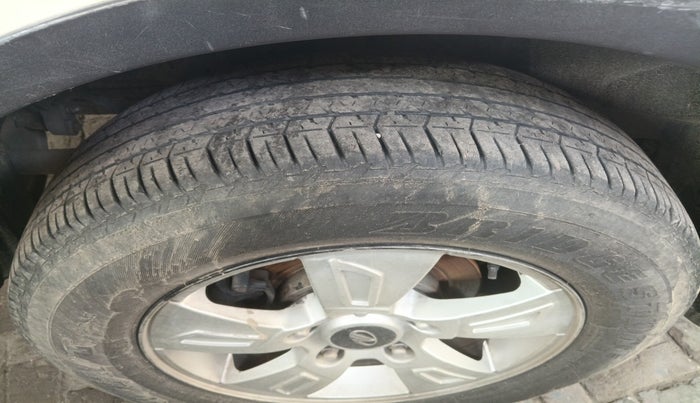 2012 Mahindra XUV500 W8, Diesel, Manual, 81,590 km, tyre