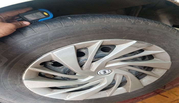 2011 Maruti Swift VXI, Petrol, Manual, 1,06,361 km, tyre