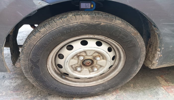 2017 Hyundai Eon ERA +, Petrol, Manual, 77,075 km, tyre