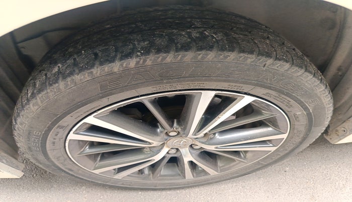 2017 Toyota Corolla Altis GL PETROL, Petrol, Manual, 79,662 km, tyre