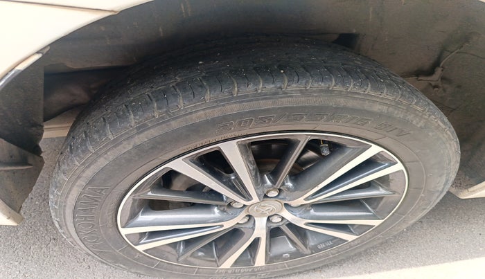 2017 Toyota Corolla Altis GL PETROL, Petrol, Manual, 79,662 km, tyre