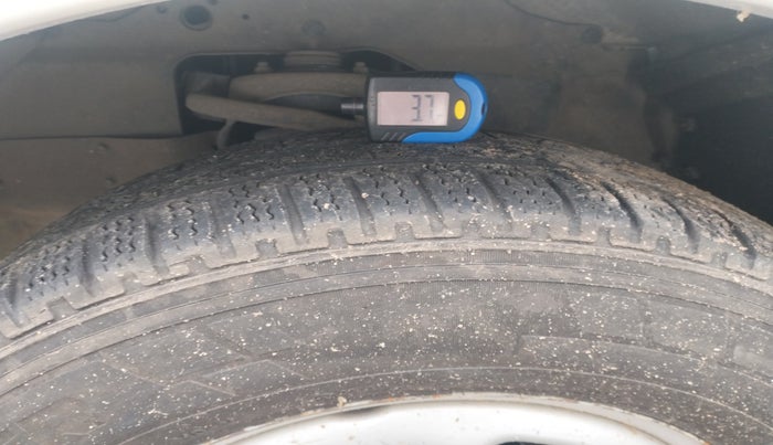 2013 Tata Safari Storme 2.2 LX 4X2, Diesel, Manual, 1,15,255 km, tyre