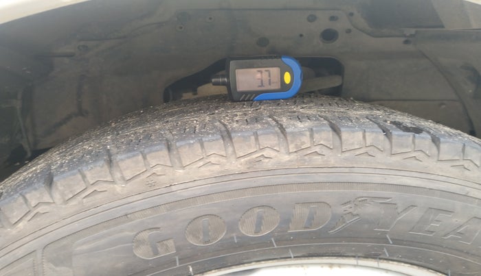 2013 Tata Safari Storme 2.2 LX 4X2, Diesel, Manual, 1,15,255 km, tyre