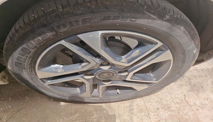 2022 Tata Tiago XZ PLUS PETROL, Petrol, Manual, 35,200 km, tyre
