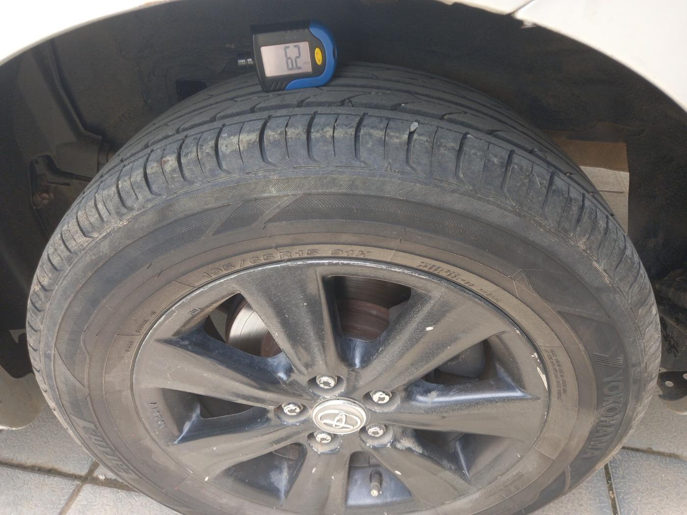 2010 Toyota Corolla Altis G DIESEL, Diesel, Manual, 1,36,054 km, tyre