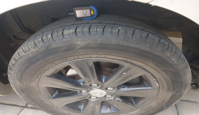 2010 Toyota Corolla Altis G DIESEL, Diesel, Manual, 1,36,054 km, tyre