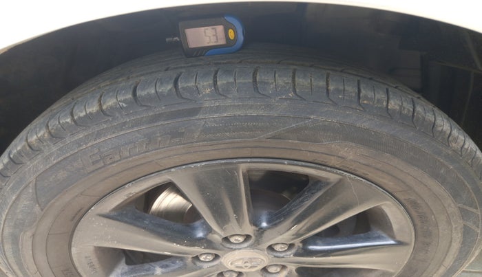 2010 Toyota Corolla Altis G DIESEL, Diesel, Manual, 1,36,054 km, tyre