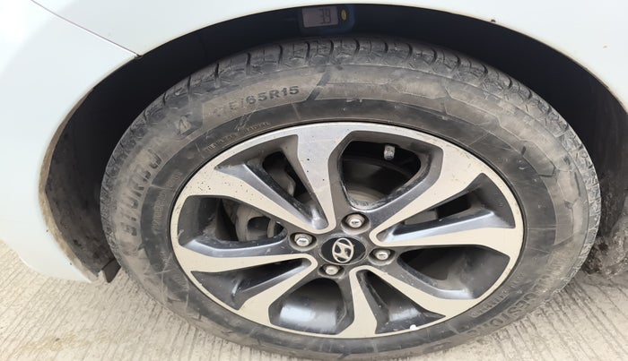 2014 Hyundai Xcent SX 1.1 CRDI (O), Diesel, Manual, 2,04,971 km, tyre