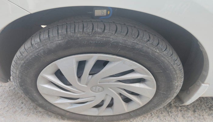 2021 Maruti Ertiga VXI SHVS, Petrol, Manual, 82,759 km, tyre