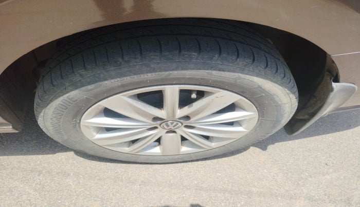 2016 Volkswagen Vento HIGHLINE 1.5 AT, Diesel, Automatic, 1,36,822 km, tyre