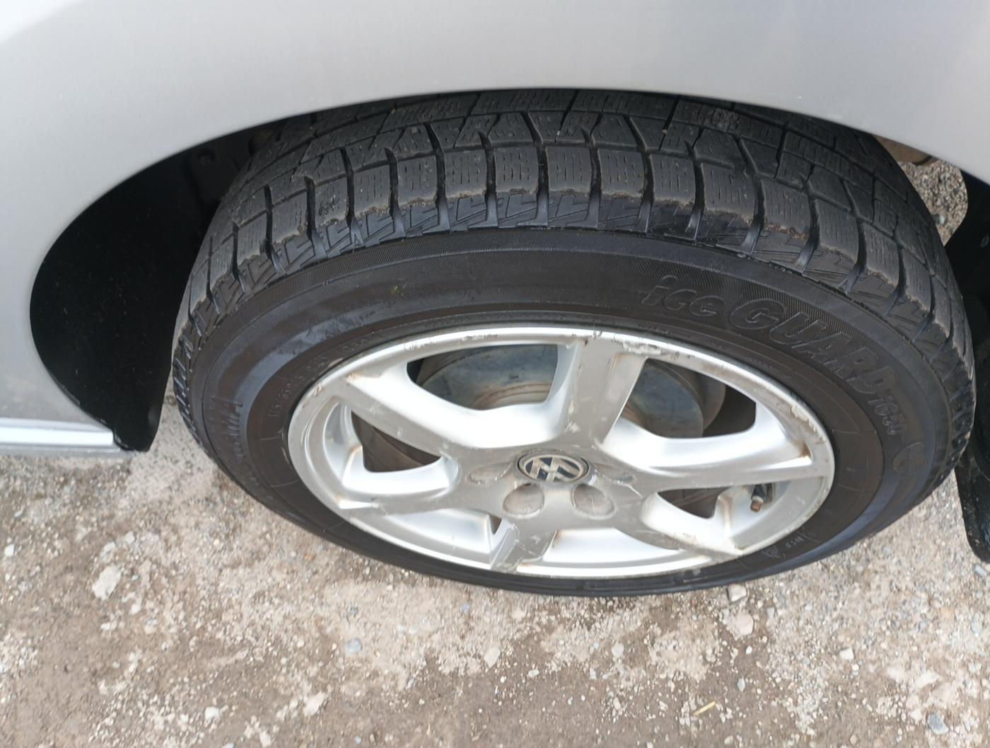 2013 Volkswagen Vento HIGHLINE 1.6 MPI, Petrol, Manual, 83,078 km, tyre