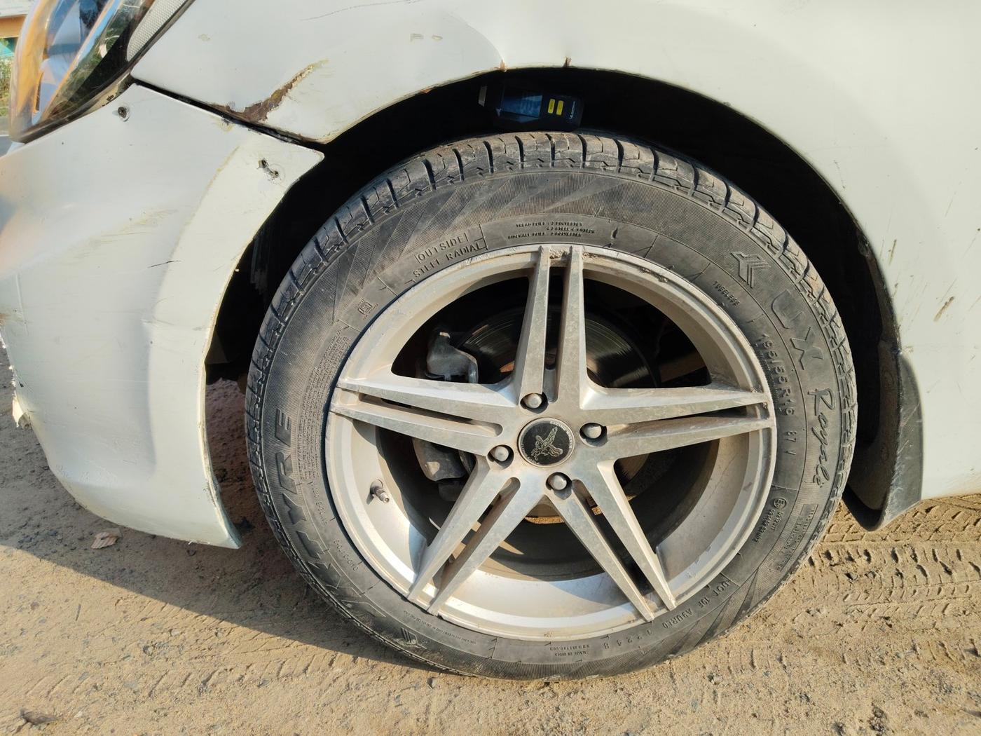 2013 Hyundai Verna FLUIDIC 1.6 CRDI SX, Diesel, Manual, 1,17,426 km, tyre