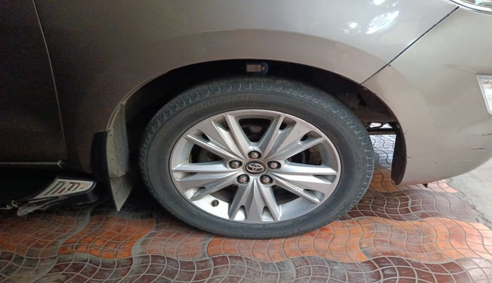 2018 Toyota Innova Crysta 2.8 ZX AT 7 STR, Diesel, Automatic, 1,11,154 km, tyre