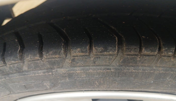 2012 Hyundai Eon MAGNA +, Petrol, Manual, 28,922 km, tyre