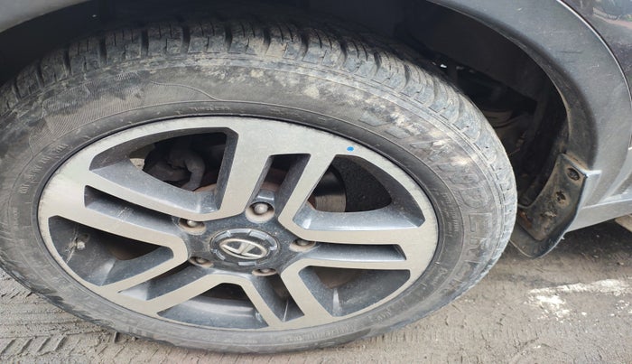 2018 Tata Hexa XT 4X2 6 STR, Diesel, Manual, 82,609 km, tyre