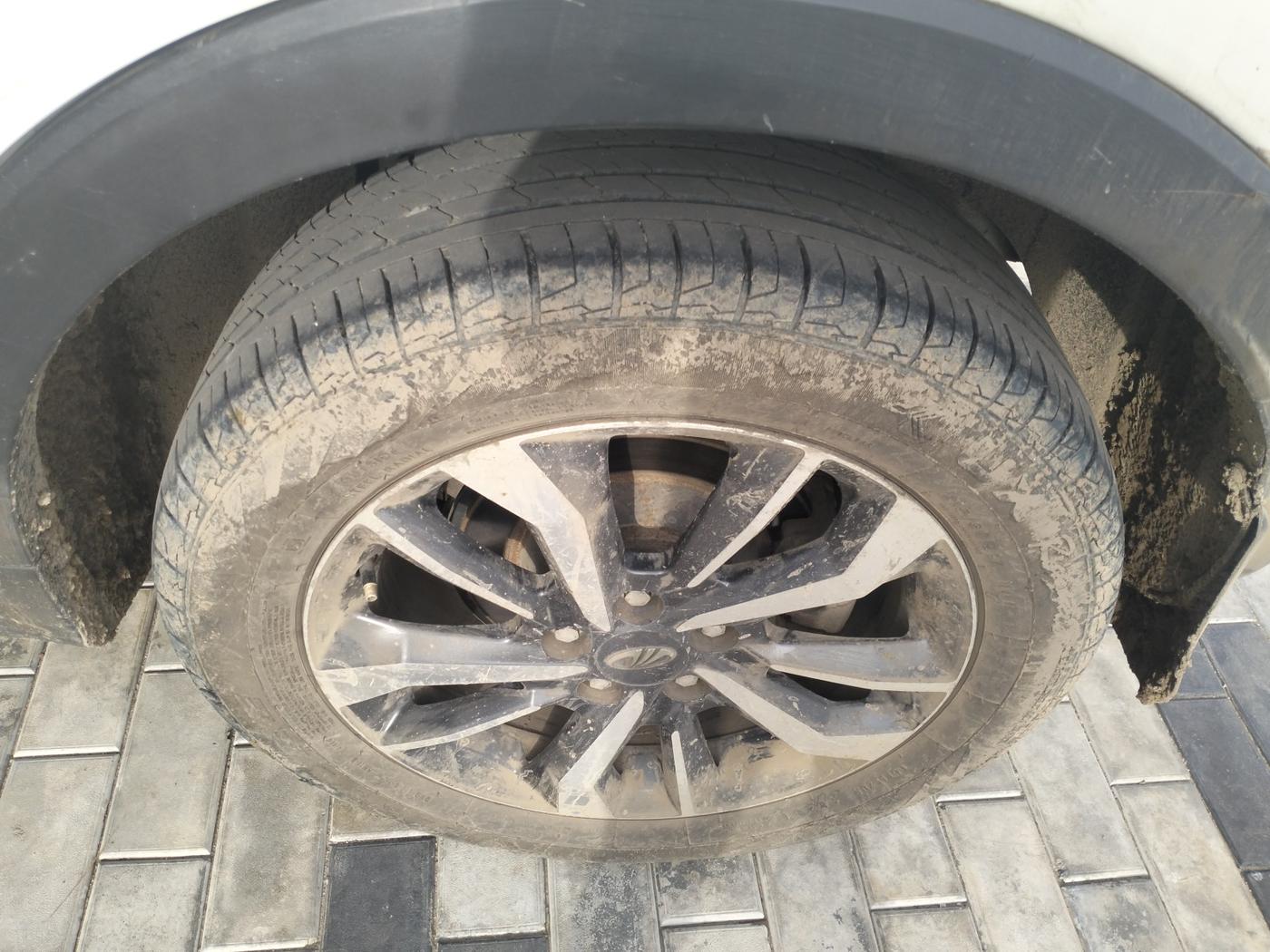 2021 Mahindra XUV300 W8 (O) 1.5 DIESEL, Diesel, Manual, 1,60,346 km, tyre