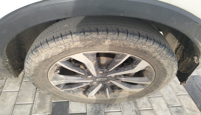 2021 Mahindra XUV300 W8 (O) 1.5 DIESEL, Diesel, Manual, 1,60,346 km, tyre