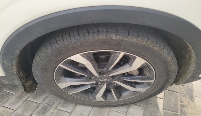 2021 Mahindra XUV300 W8 (O) 1.5 DIESEL, Diesel, Manual, 1,60,346 km, tyre