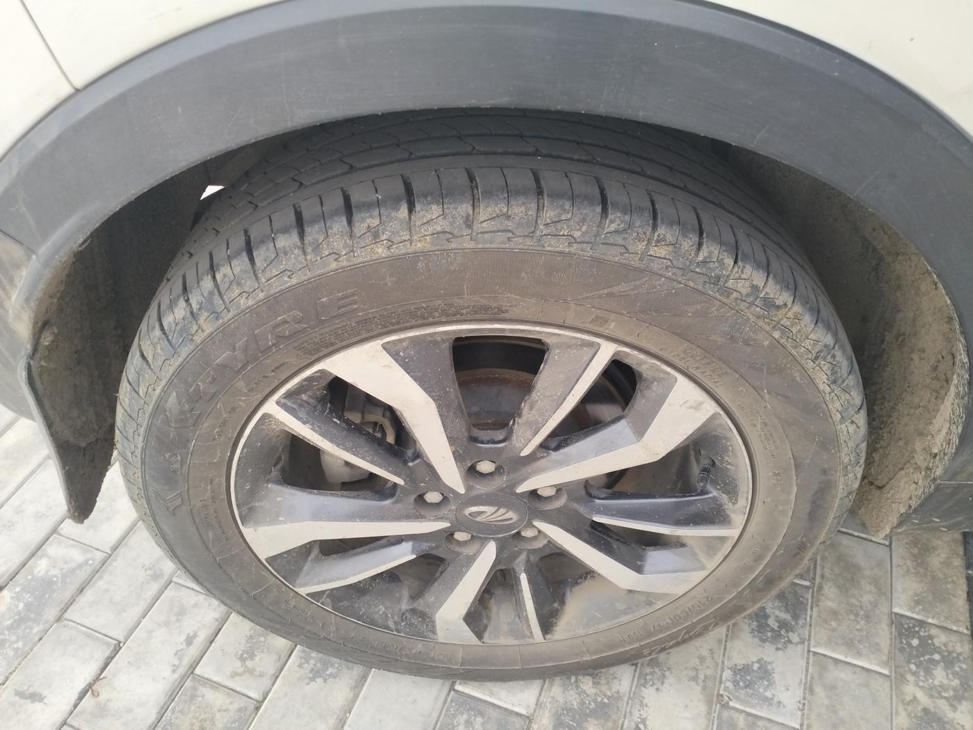 2021 Mahindra XUV300 W8 (O) 1.5 DIESEL, Diesel, Manual, 1,60,346 km, tyre