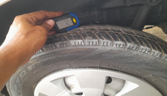 2013 Maruti Wagon R 1.0 LXI CNG, Petrol, Manual, 69,874 km, tyre