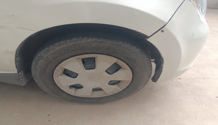 2013 Maruti A Star VXI (ABS) AT, Petrol, Automatic, 38,184 km, tyre