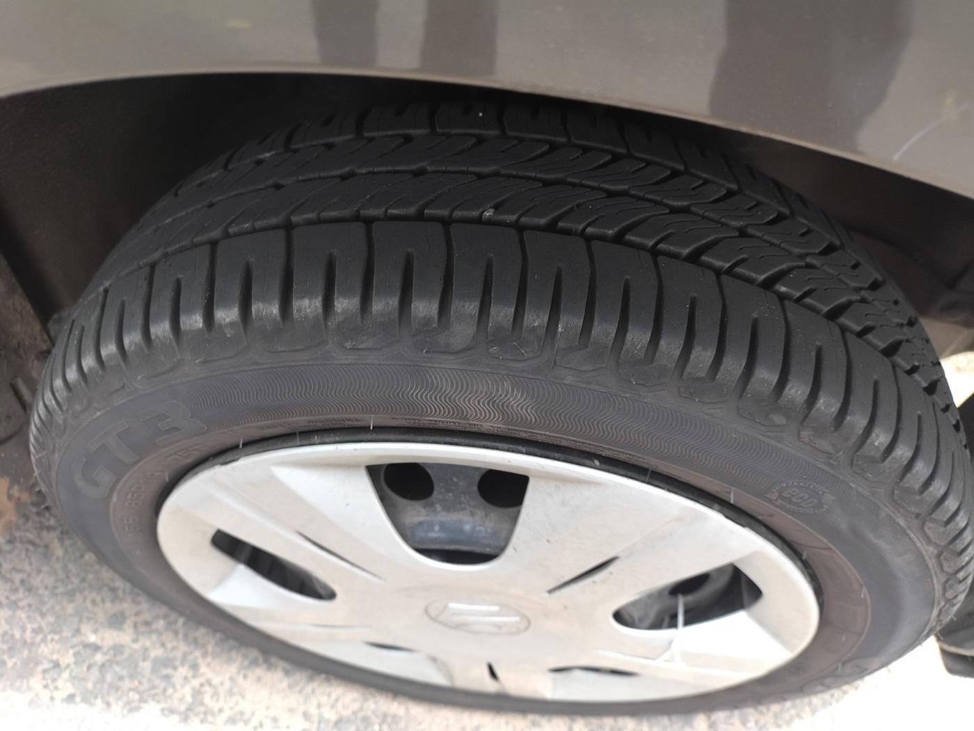 2014 Maruti Wagon R 1.0 VXI, Petrol, Manual, 20,371 km, tyre