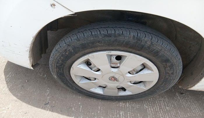 2014 Maruti Wagon R 1.0 LXI CNG, Petrol, Manual, 1,29,427 km, tyre