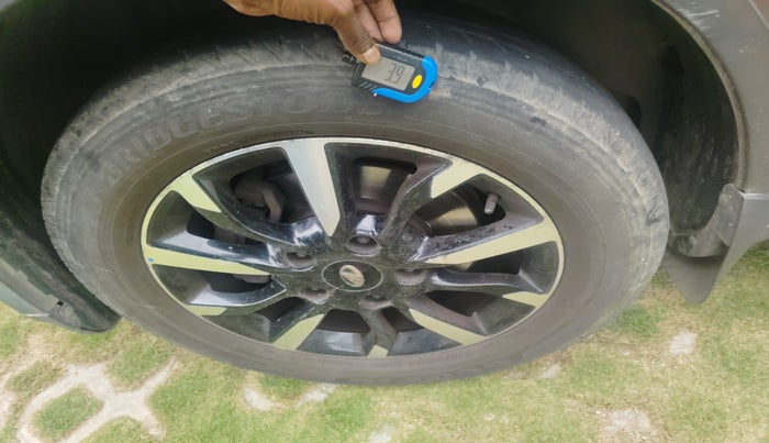 2019 Mahindra XUV500 W11 AT, Diesel, Automatic, 54,193 km, tyre