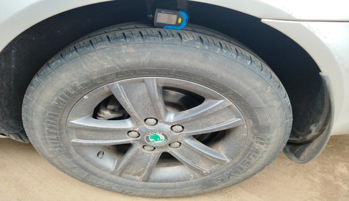 2011 Skoda Laura AMBIENTE 2.0 TDI CR MT, Diesel, Manual, 1,32,506 km, tyre