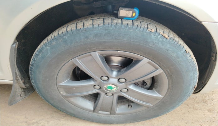 2011 Skoda Laura AMBIENTE 2.0 TDI CR MT, Diesel, Manual, 1,32,506 km, tyre