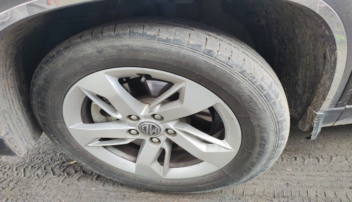 2021 MG HECTOR PLUS SUPER 1.5 PETROL TURBO HYBRID MT 7-STR, Petrol, Manual, 21,556 km, tyre