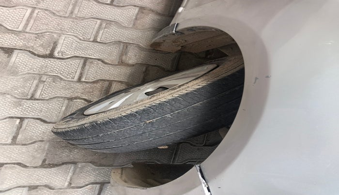 2015 Maruti Swift Dzire VDI, Diesel, Manual, 1,39,577 km, tyre