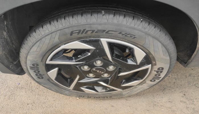 2024 KIA SONET HTK (O) 1.5 Diesel MT, Diesel, Manual, 10,517 km, tyre
