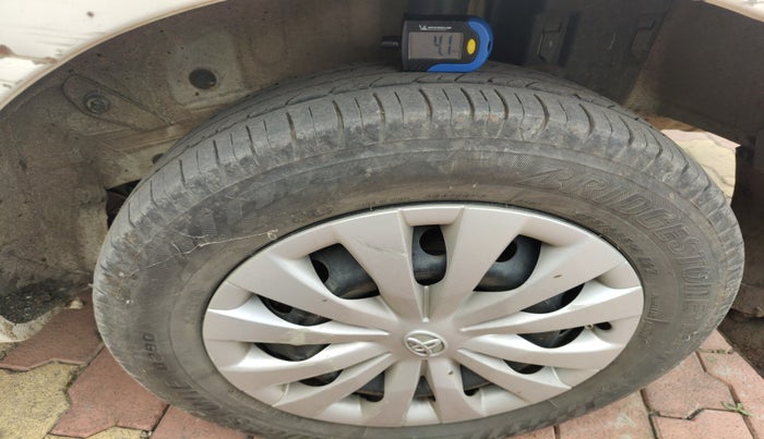 2011 Toyota Etios G, Petrol, Manual, 79,248 km, tyre