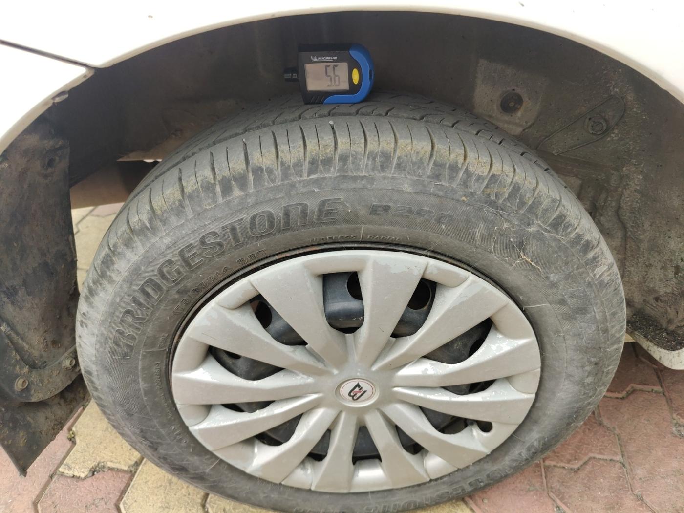 2011 Toyota Etios G, Petrol, Manual, 79,248 km, tyre