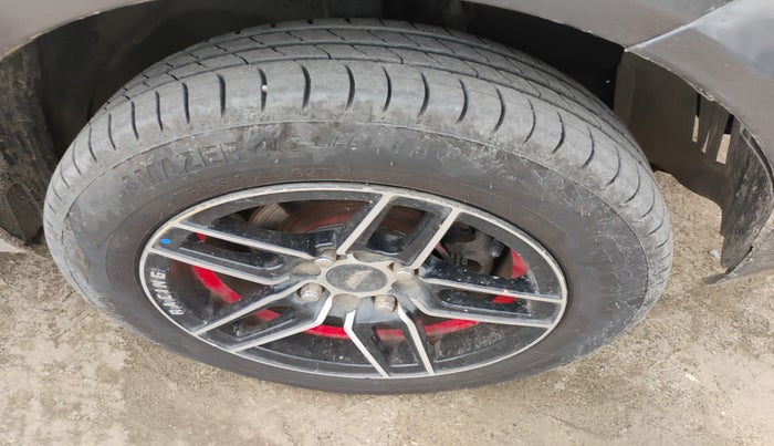 2010 Ford Figo ZXI 1.2 PETROL, Petrol, Manual, 1,37,279 km, tyre