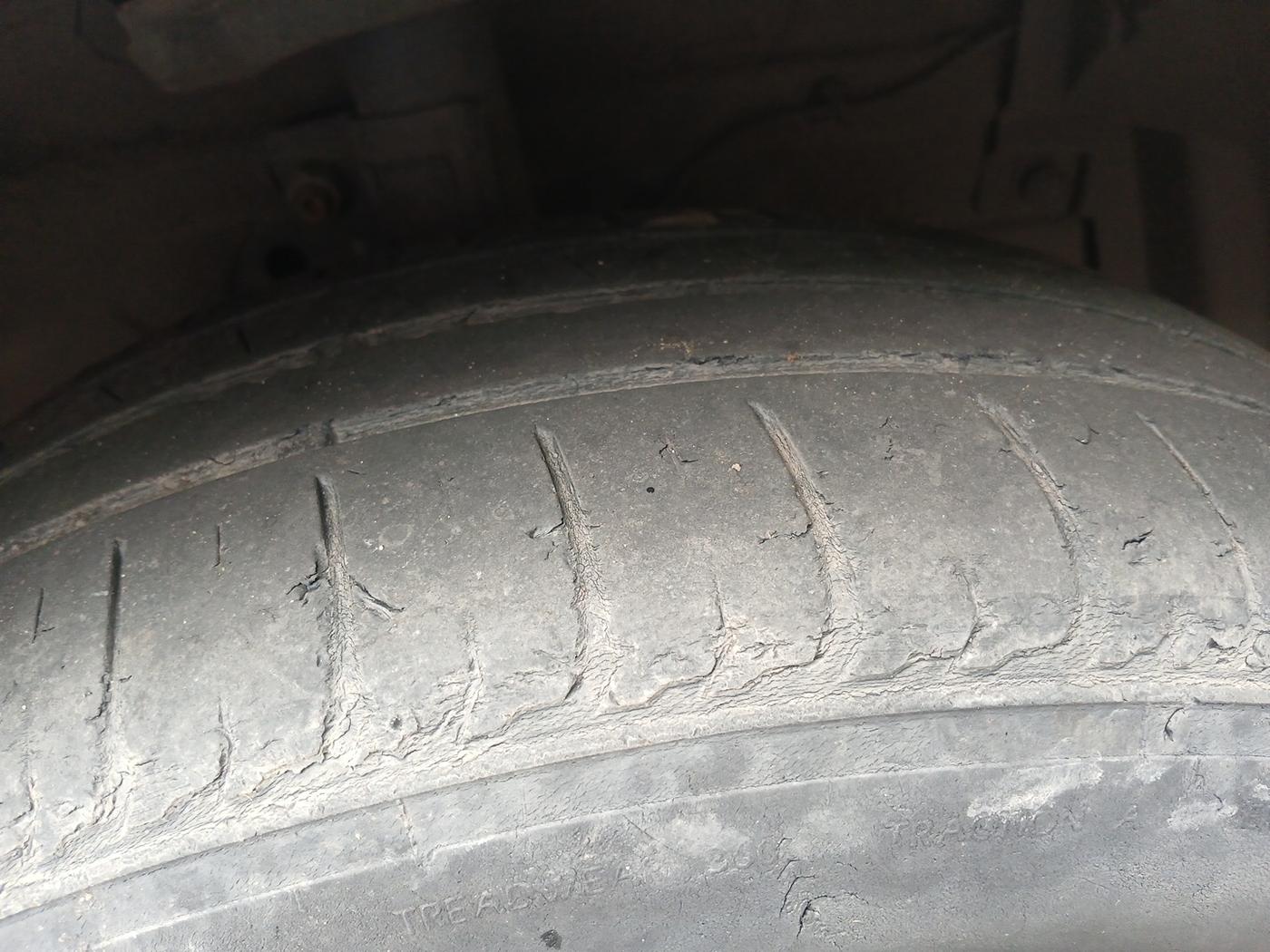 2012 Maruti Swift ZDI, Diesel, Manual, 1,55,000 km, tyre