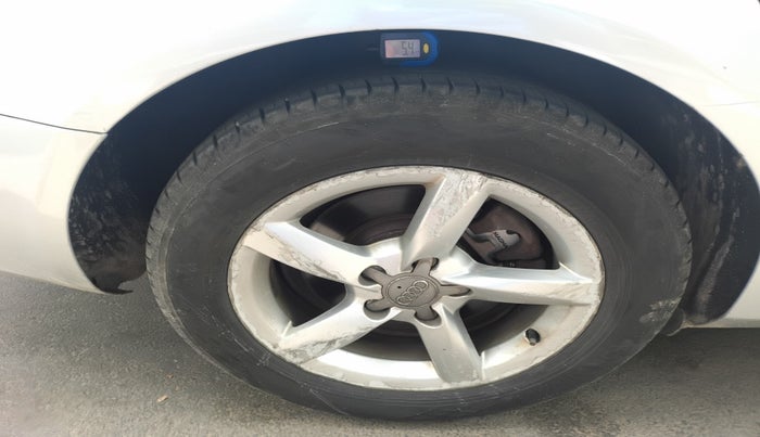 2013 Audi A4 2.0 TDI Multitronic, Diesel, Automatic, 1,06,909 km, tyre