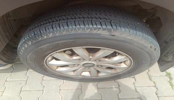 2017 Mahindra XUV500 W10, Diesel, Manual, 23,579 km, tyre