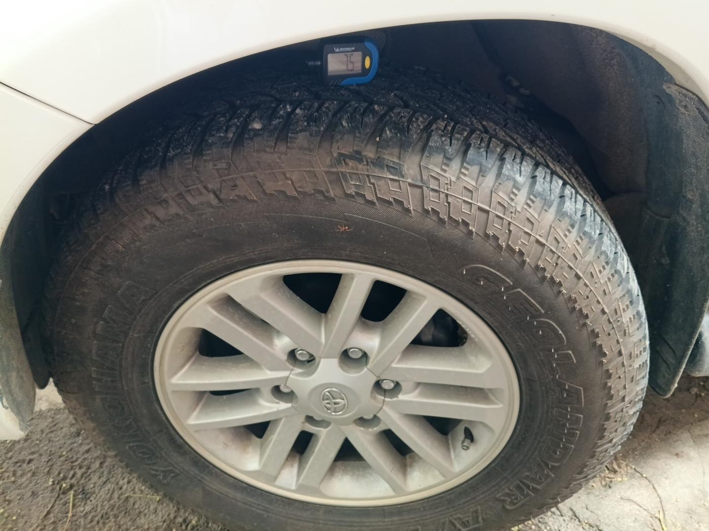 2014 Toyota Fortuner 3.0 4X2 AT, Diesel, Automatic, 60,869 km, tyre