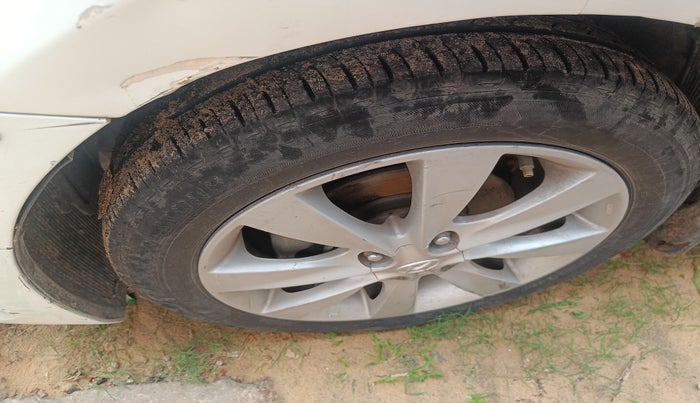 2011 Hyundai Verna FLUIDIC 1.6 VTVT SX, Petrol, Manual, 1,10,041 km, tyre