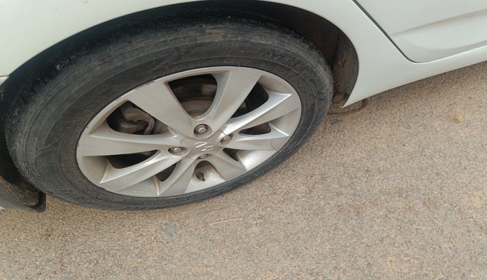 2011 Hyundai Verna FLUIDIC 1.6 VTVT SX, Petrol, Manual, 1,10,041 km, tyre