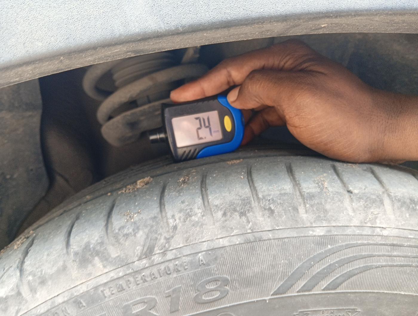 2021 MG HECTOR PLUS SHARP 1.5 PETROL TURBO CVT 6-STR, Petrol, Automatic, 1,13,806 km, tyre