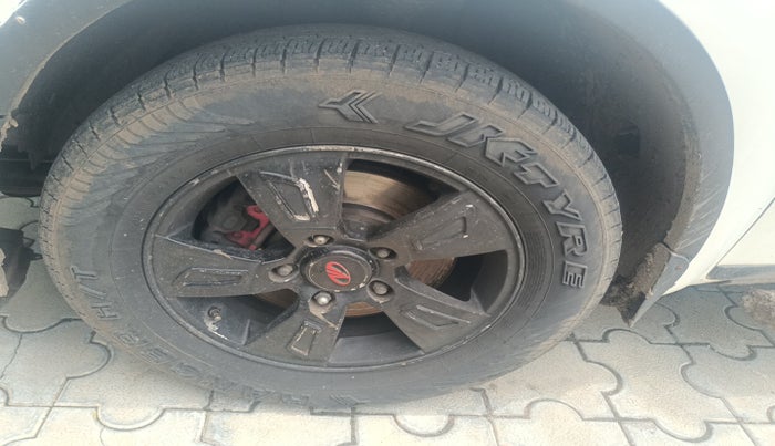 2015 Mahindra XUV500 W8, Diesel, Manual, 1,80,575 km, tyre