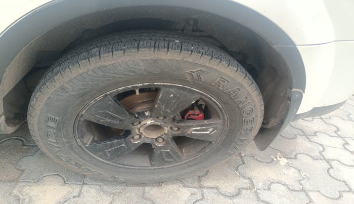 2015 Mahindra XUV500 W8, Diesel, Manual, 1,80,575 km, tyre