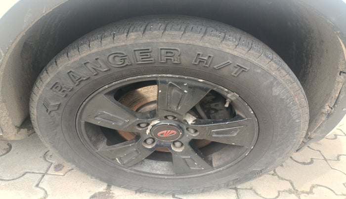 2015 Mahindra XUV500 W8, Diesel, Manual, 1,80,575 km, tyre