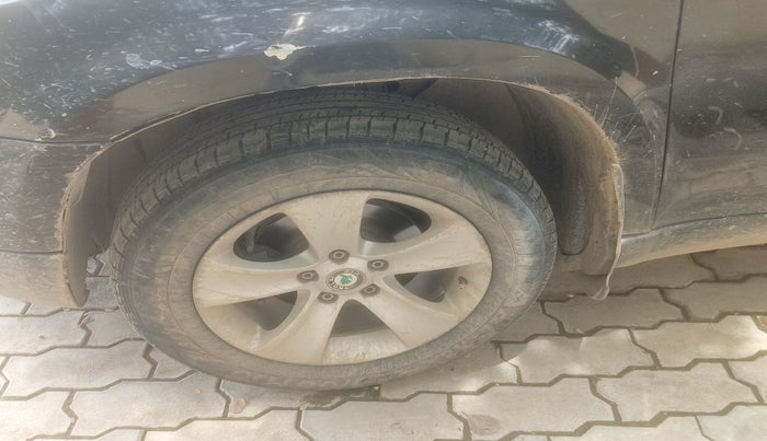 2012 Skoda Yeti AMBIENTE, Diesel, Manual, 1,30,780 km, tyre