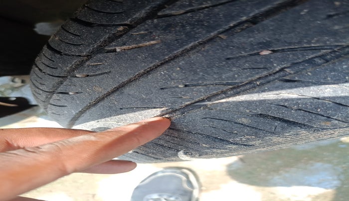 2018 Maruti Dzire VDI, Diesel, Manual, 2,93,249 km, tyre