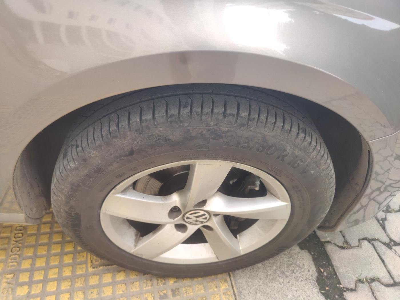 2011 Volkswagen Passat 2.0 PD DSG, Diesel, Automatic, 1,85,856 km, tyre