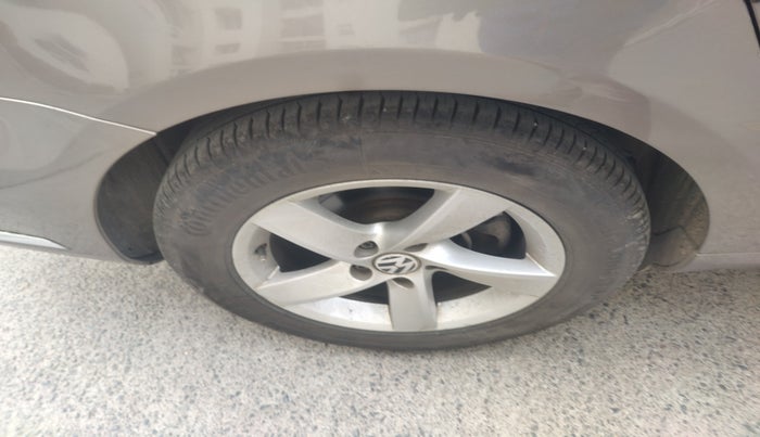 2011 Volkswagen Passat 2.0 PD DSG, Diesel, Automatic, 1,85,856 km, tyre